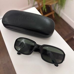 Gucci Vintage Square Sunglasses 1409/S Black frame and tinted lenses